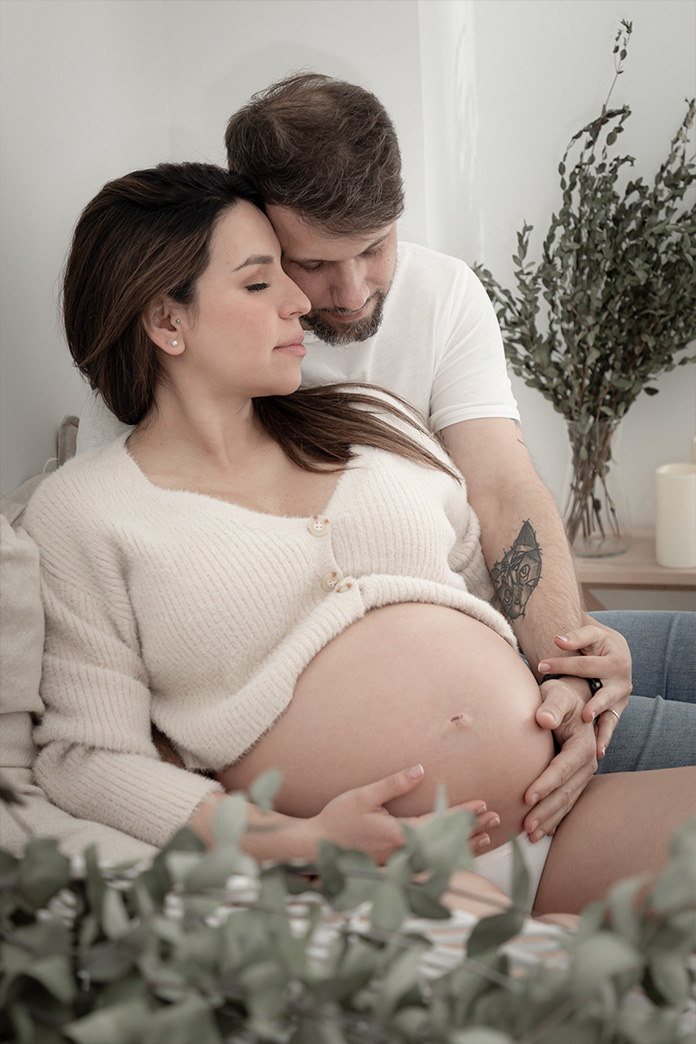 Fotografía de embarazo en Madrid, pareja esperando bebé