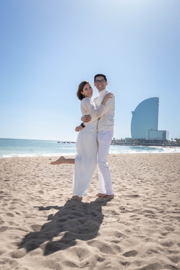 La Barceloneta, pareja recién casada, Fotografía de Boda en Madrid